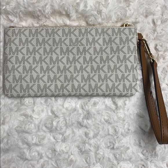 Michael Kors wristlet/wallet - Picture 2 of 4